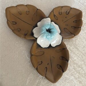 NWOB Disney Aulani Resort & Spa Ceramic Hibiscus Leaves Appetizer Dish Tiki Tray